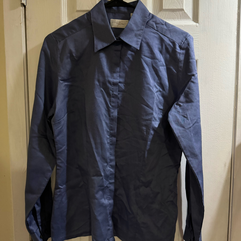 Van Heusen Studio Women’s Blue Button-Up Dress Shirt Size M